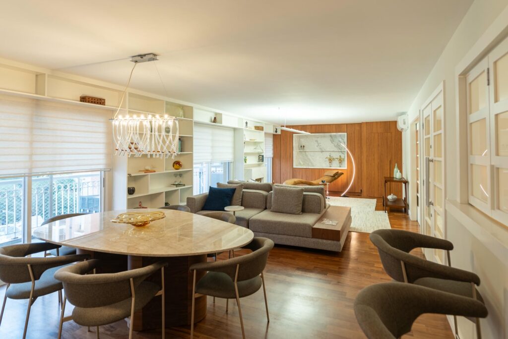 Sala de jantar e estar integradas em apartamento de 300 m²